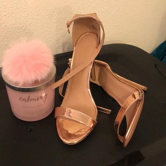 Shoes - Picture 1 of 4